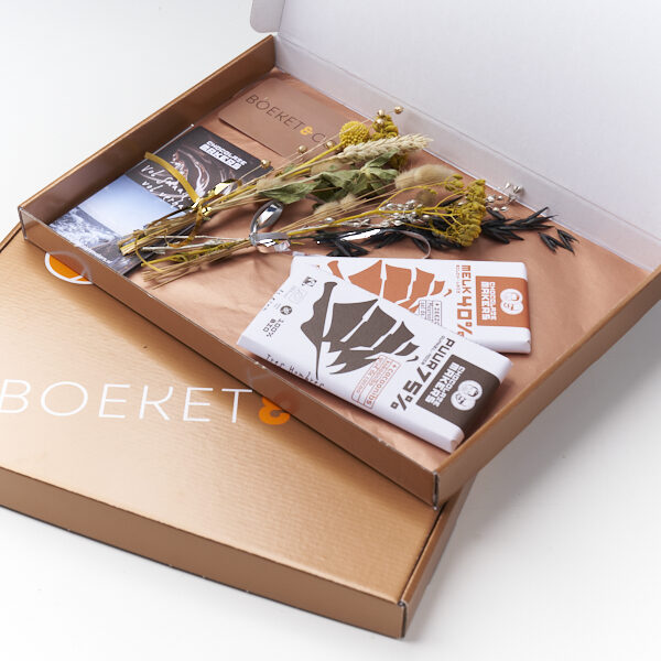 Geschenkset 'Miniboeket droogbloemen en chocolade'