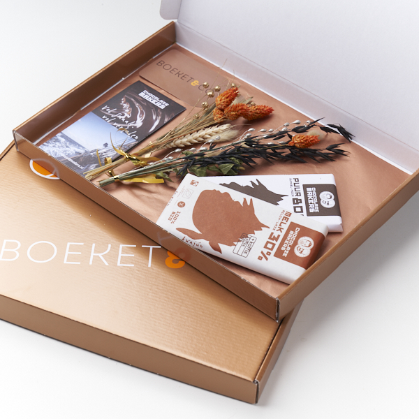 Geschenkset 'Miniboeket droogbloemen en chocolade'